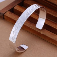 Bracelet avec inscription LOVE