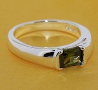 Bague avec pierre verte Gr: 7.5
