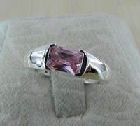 Bague avec pierre rose gr: 7.5